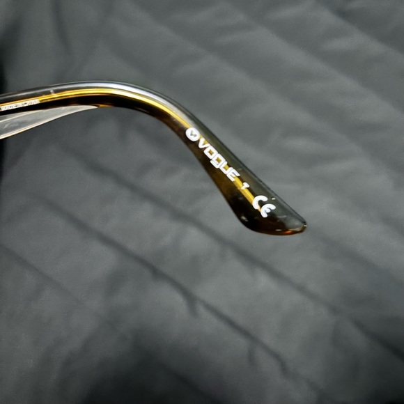 VOGUE EYEGLASSES - Picture 2 of 3